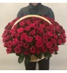 Корзина с цветами «Красный кардинал»
